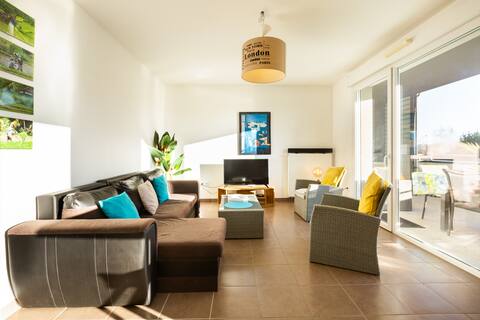 Spacious, bright T2 in a Recent residence.