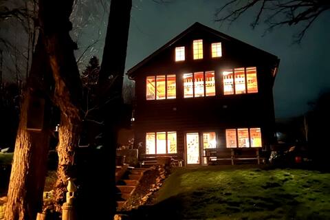 Gorgeous River Views Five Bedroom Cabin with Loft