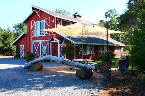 Country Farmhouse On 40 Acre Working Cattle Ranch