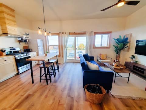 1 bedroom apartment with Lake Superior views!