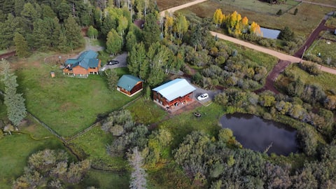 3 Cabins, Sleeps 20, Private Pond, 2 Acres