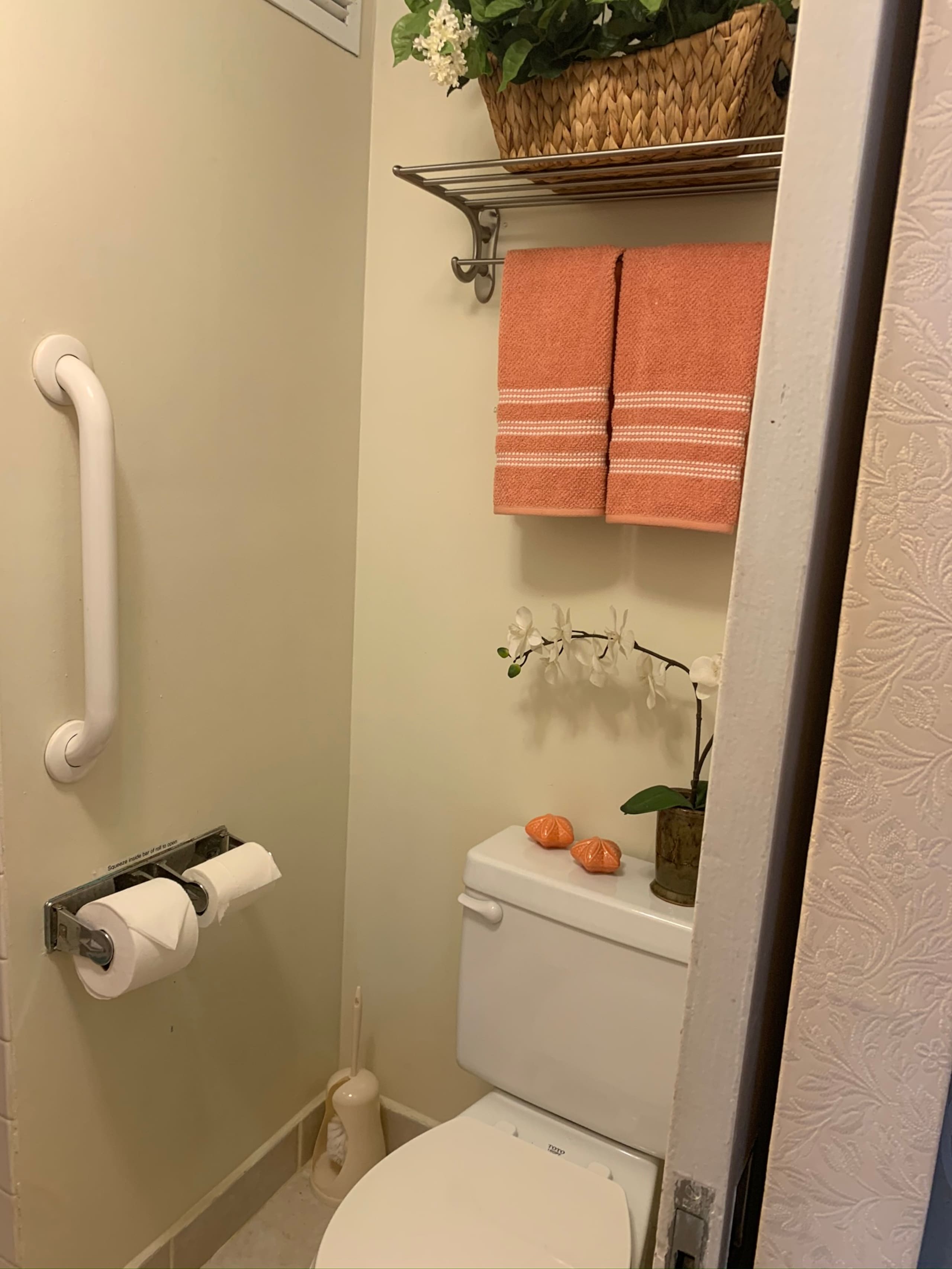 Condo in Honolulu · ★4.89 · Studio · 3 beds · 1 private bath - Image 8
