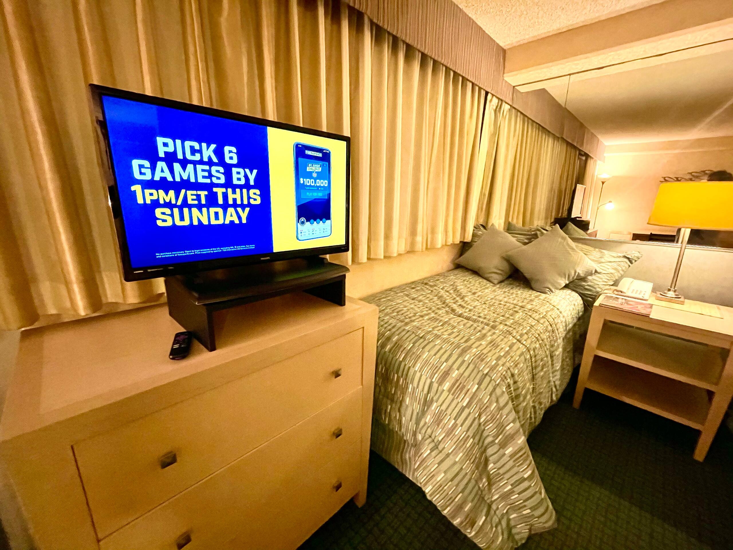 Condo in Honolulu · ★4.89 · Studio · 3 beds · 1 private bath - Image 19