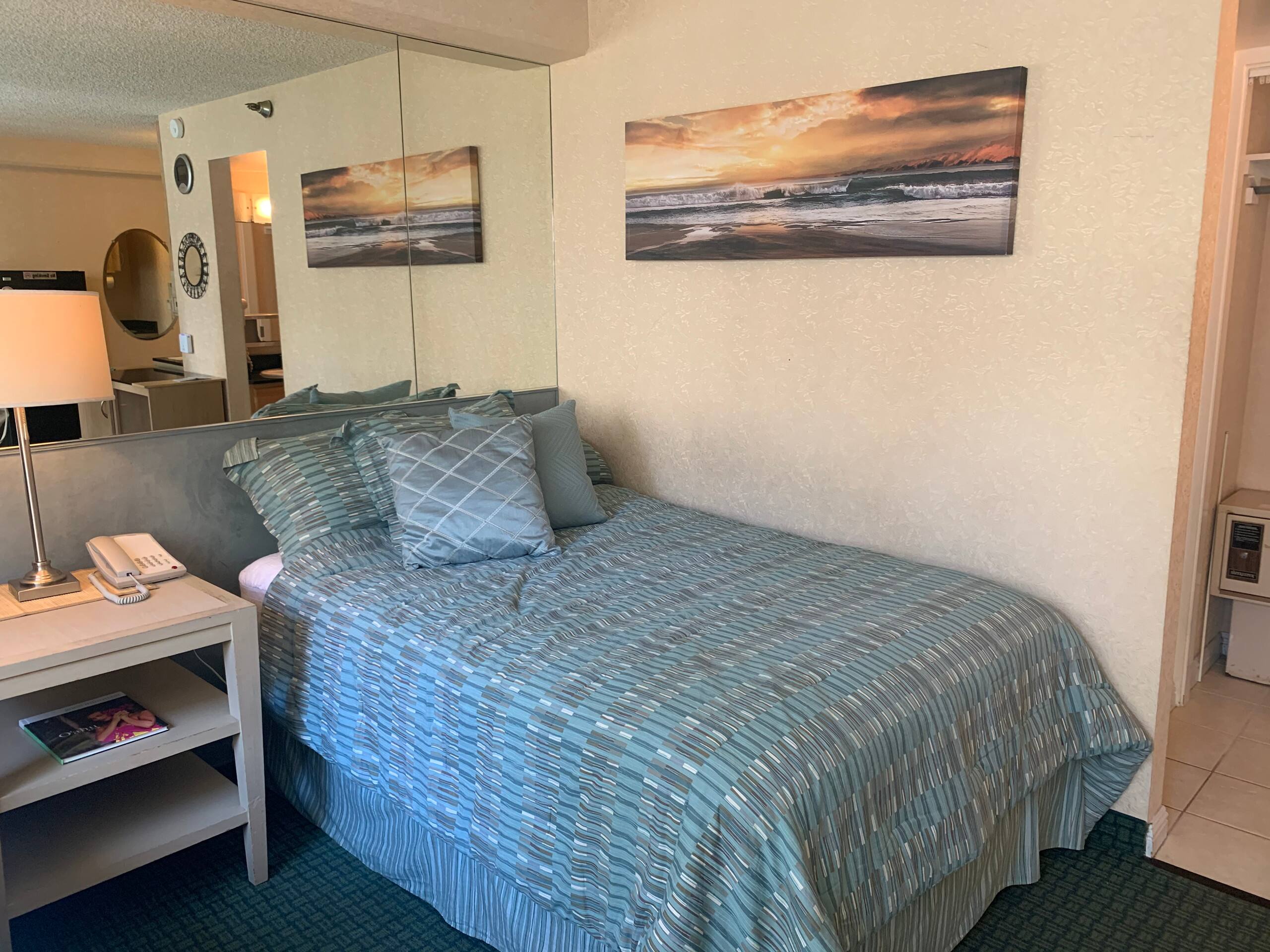 Condo in Honolulu · ★4.89 · Studio · 3 beds · 1 private bath - Image 18