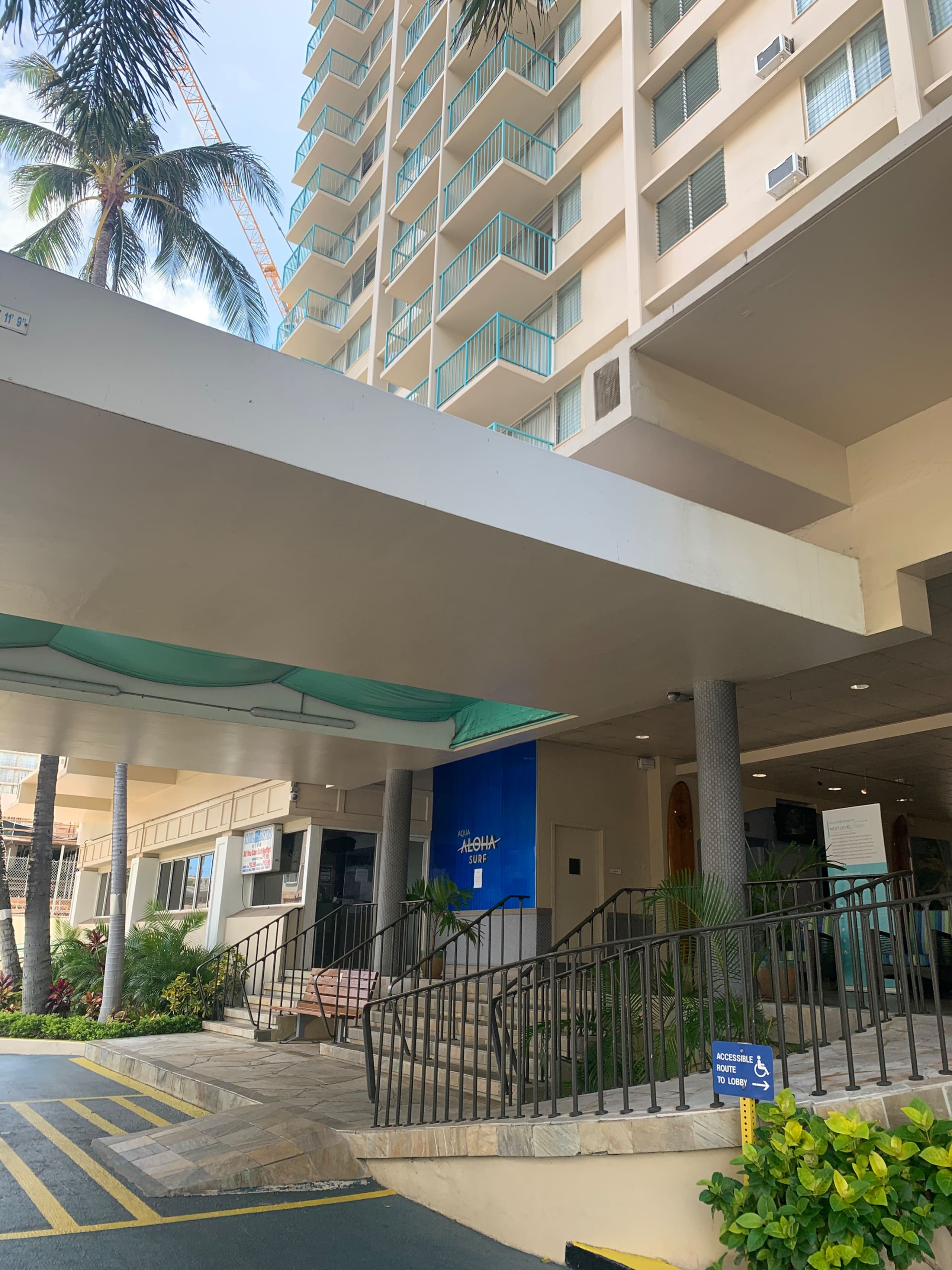 Condo in Honolulu · ★4.89 · Studio · 3 beds · 1 private bath - Image 14