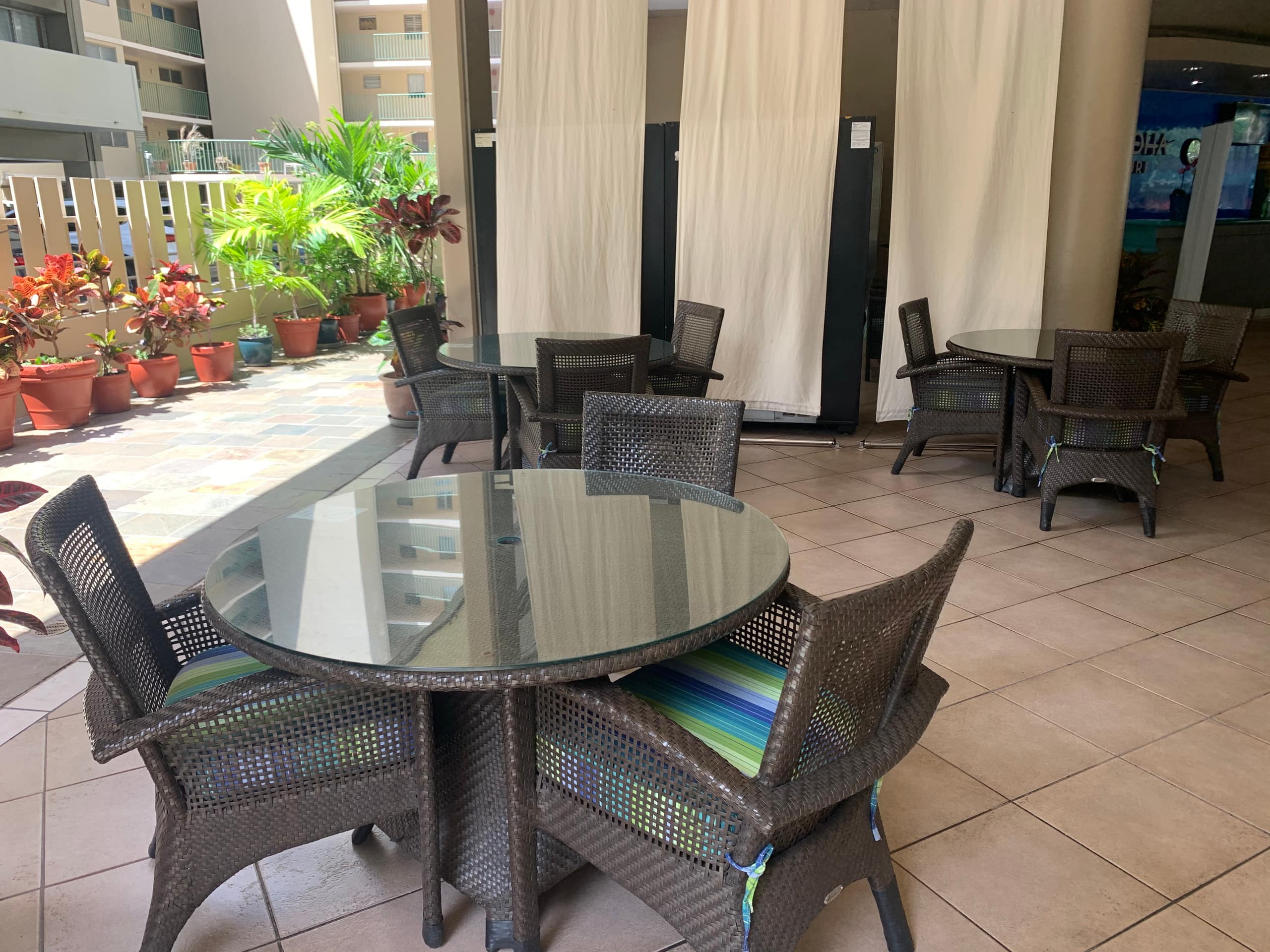 Condo in Honolulu · ★4.89 · Studio · 3 beds · 1 private bath - Image 11