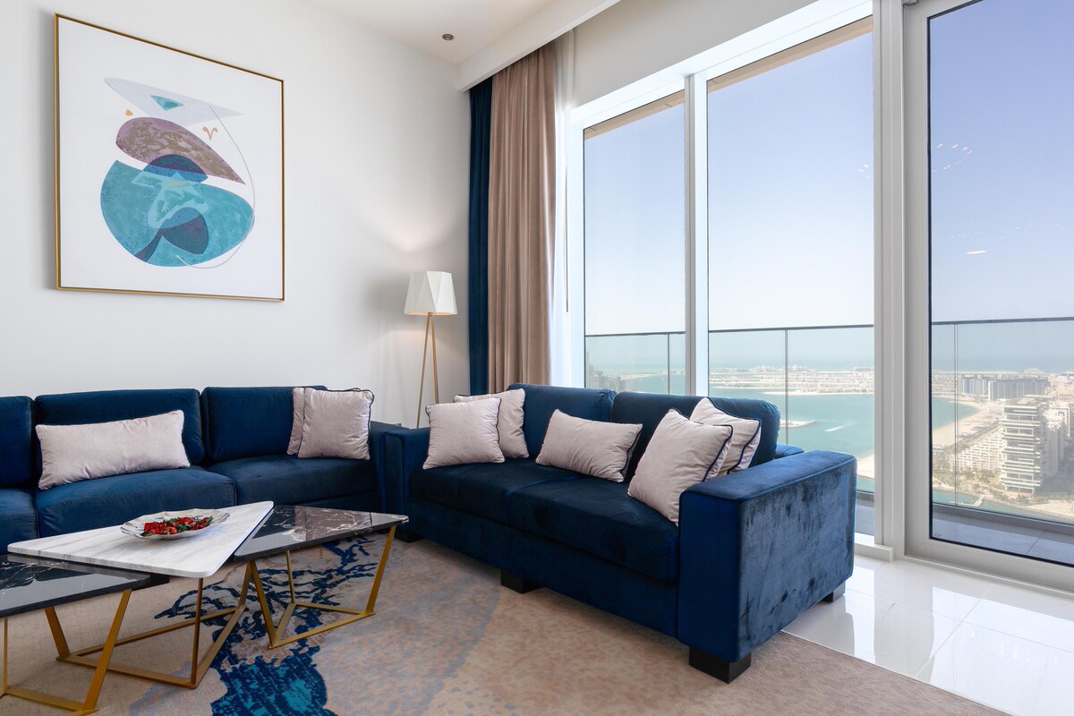 Popular Airbnb listing: Breathtaking 180 View of the Palm /Burj Al Arab in Al Sufouh Second
