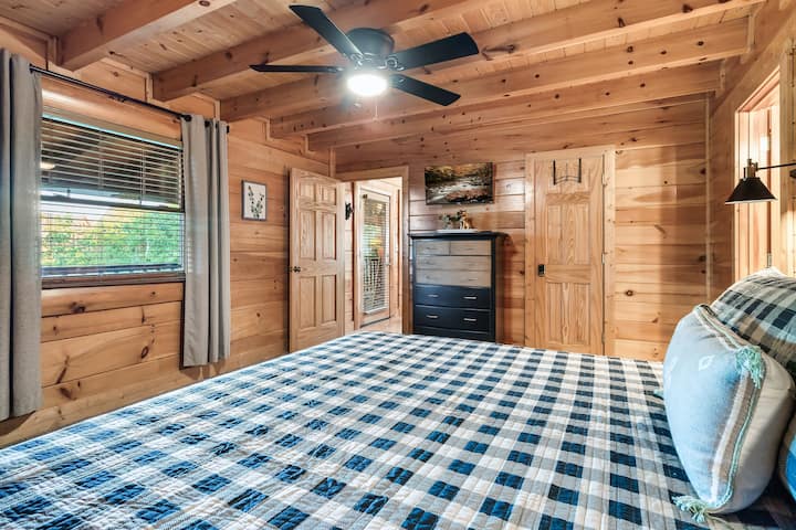 Спална соба бр. 2 со поглед кон планината