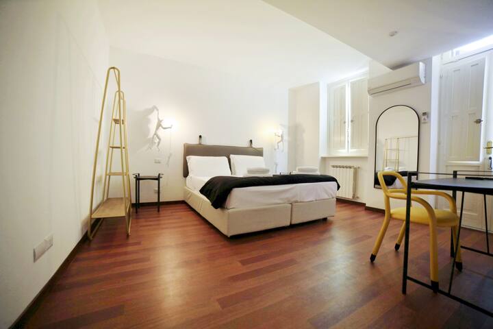 Appartamento finemente arredato in pieno centro gallery image 2