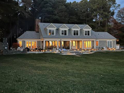 Waterfront - 3 luxury Bdrms w/ outside pool & spa
