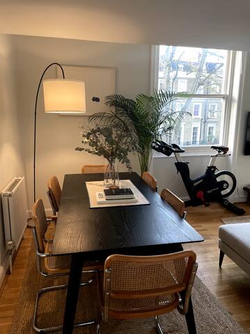 Stylish 2-Bedroom Duplex in Notting Hill gallery image 5