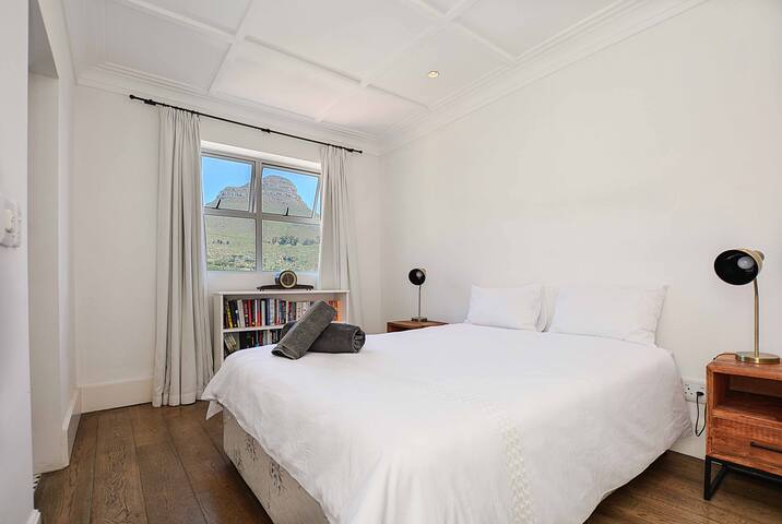 Unique 3 bedroom apartment with VIEWS! gallery image 5