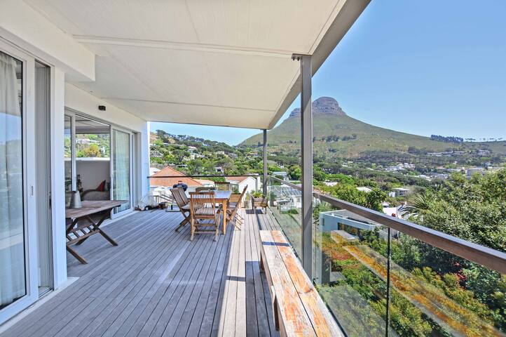 Unique 3 bedroom apartment with VIEWS!