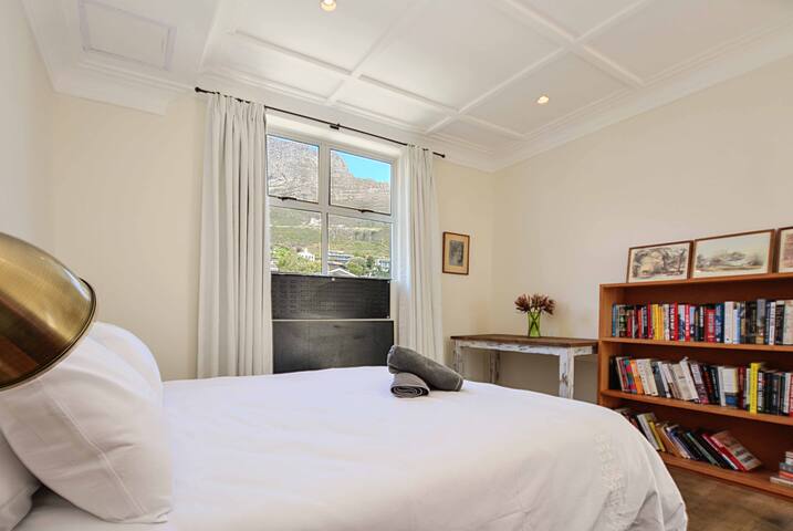 Unique 3 bedroom apartment with VIEWS! gallery image 3