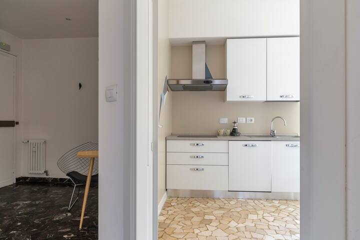 Everyday Apartments Petroni 18/2 gallery image 4