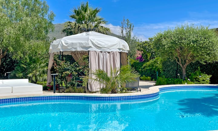 Lilla, Villa Liberty A Pochi Passi Da Mondello. - Palermo