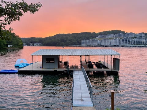 Lakefront Luxury: Dock, Slips, SUPs, Kayaks, Fish!