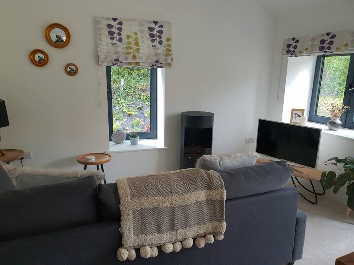 A Stylish One-bedroom Barn Adjacent To A Stream. - Axminster
