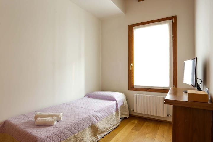 ห้องเดี่ยว/ห้องเดี่ยว