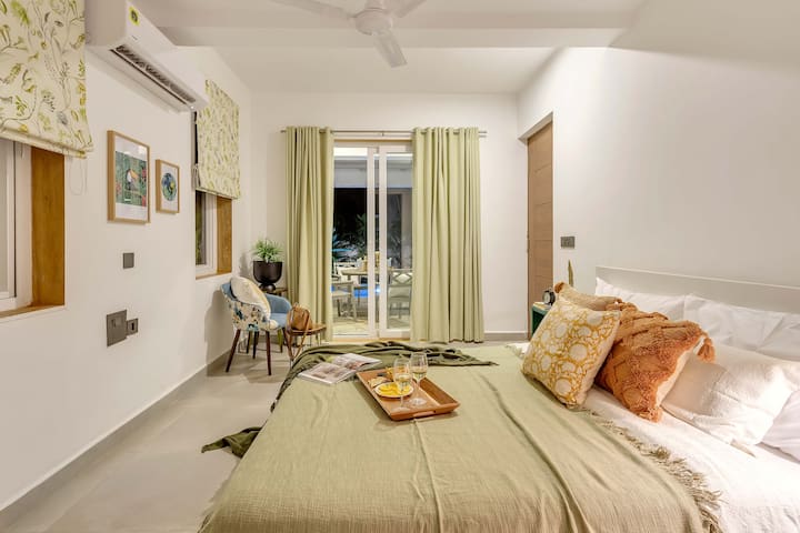 Bedroom 3 on the ground floor - Opening to Pool Deck area