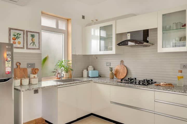 Full kitchen image 1