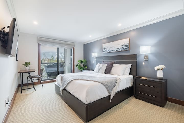 Primarna spavaća soba: bračni krevet (širine 180 - 200 cm)