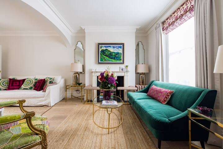 The Impressionist’s Fireplace 4 BR Home in Chelsea gallery image 2