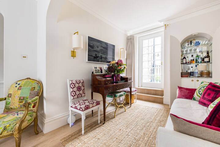 The Impressionist’s Fireplace 4 BR Home in Chelsea gallery image 4