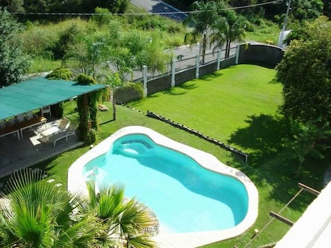 Top performing Airbnb: Quinta Tres Palmas. From $6700 per night. in Allende