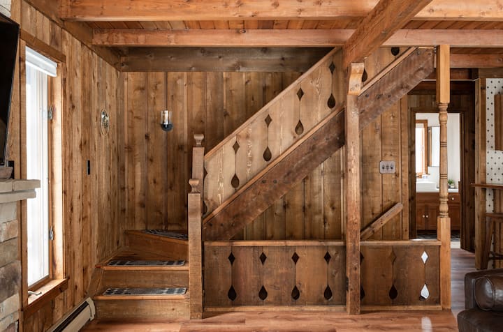 Shanty Creek Chalet Retreat• Hot Tub • Fire Pit - Torch Lake, MI