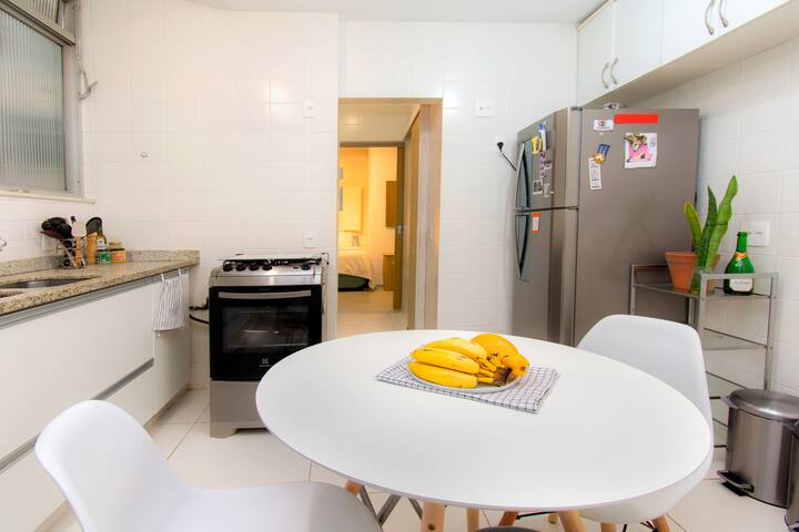 12COPA| 2 quartos, acolhedor, 150m da praia gallery image 4