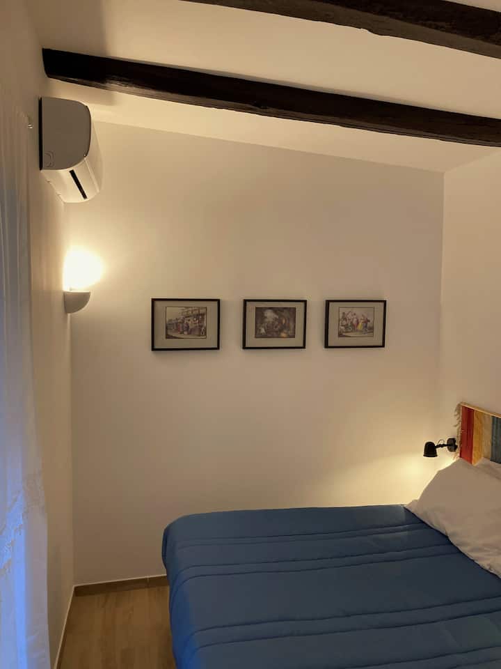 Apartamento de 2 dormitorios con cama doble