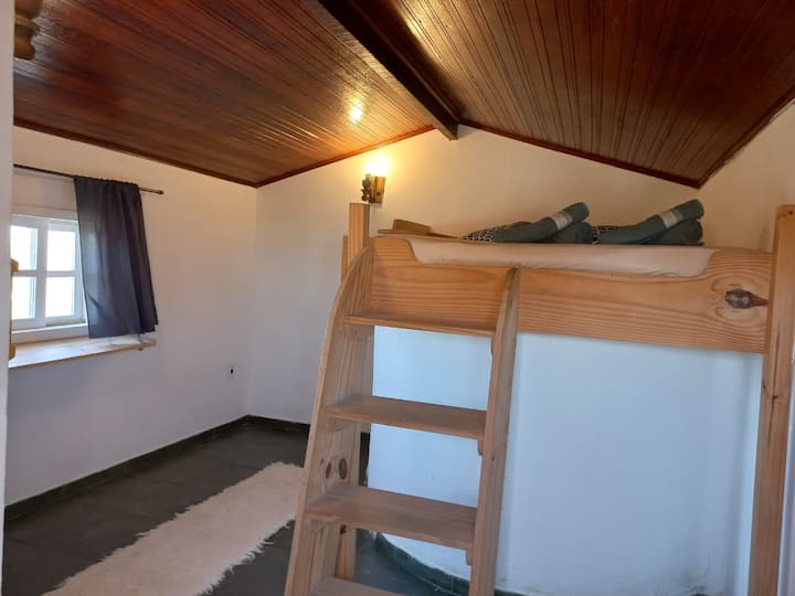 Tretie poschodie - spálňa s manželskou posteľou a nádherným výhľadom.