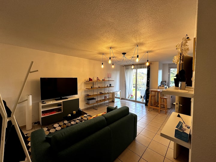 Beautiful apartment with a pool Condominiums for Rent in Toulouse, Occitanie, France Airbnb