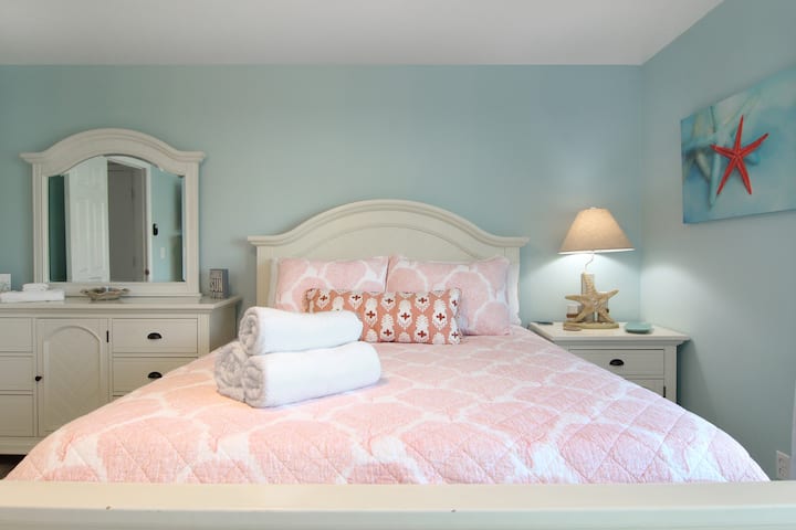 Chambre principale avec lit queen