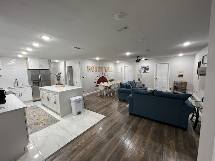 DFW Getaway—Walk to AT&T Stadium Houses for Rent in Arlington, Texas