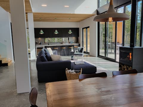 Popular Airbnb listing: Le Ruisseau: luxurious villa in Charlevoix in La Malbaie