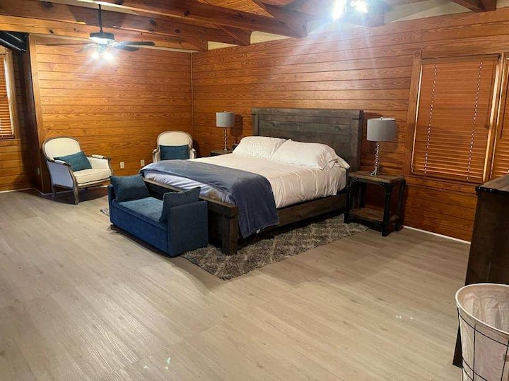 Chumba bora cha kulala chenye kitanda aina ya King