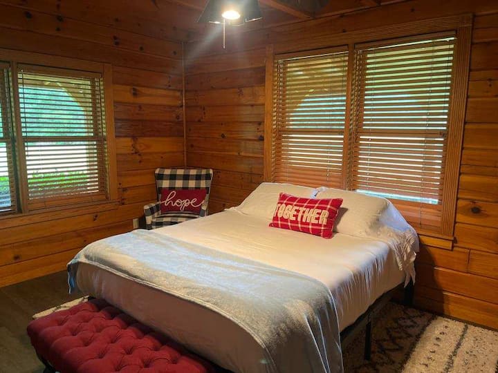 Chumba cha kulala cha 2 Queen Size Kitanda na bafu la kibinafsi