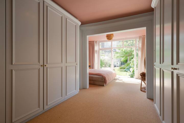 Beautiful 2 Story Home in ‘De Pijp’ gallery image 3