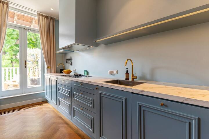 Beautiful 2 Story Home in ‘De Pijp’ gallery image 2