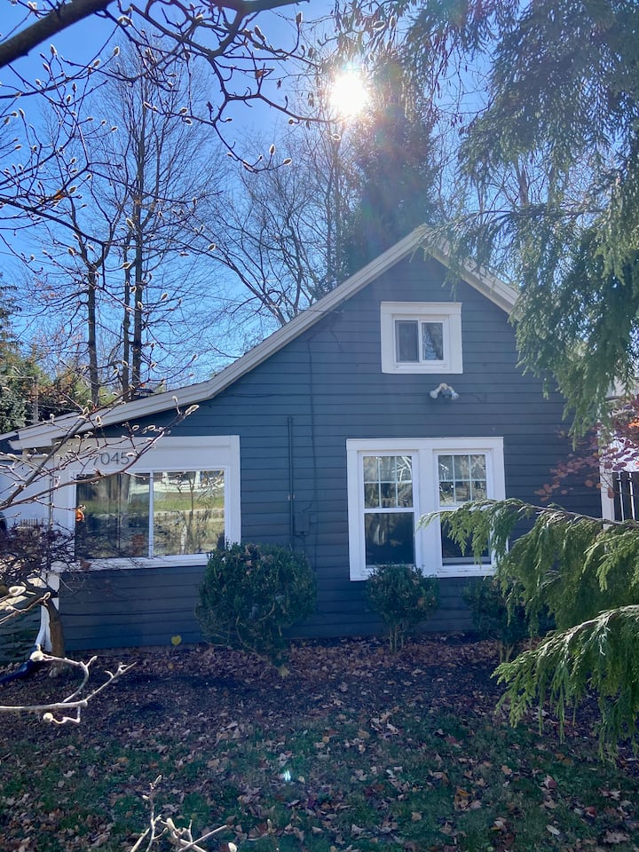 Iron Works Cottage Cottages for Rent in Chagrin Falls, Ohio, United