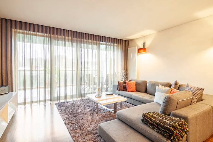 Superb apartment | River views | 2 parking spots