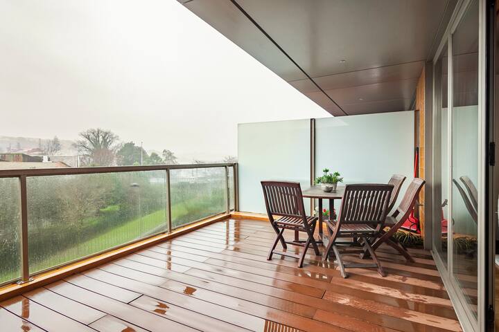 Superb apartment | River views | 2 parking spots gallery image 3