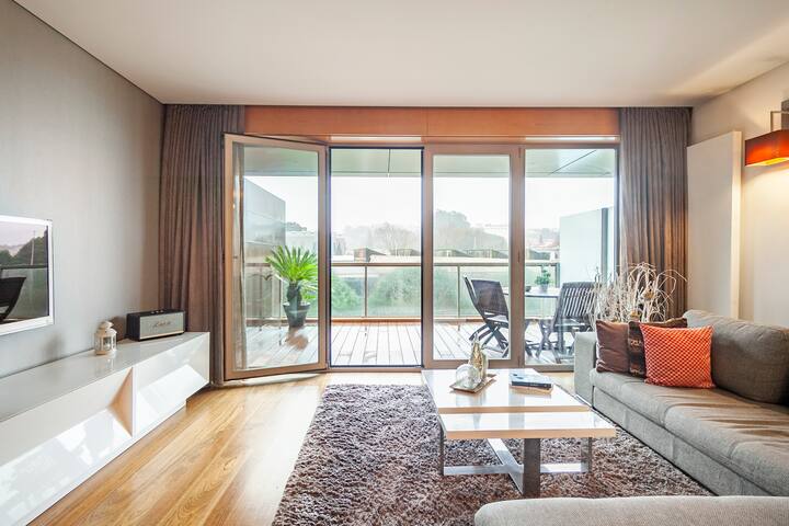 Superb apartment | River views | 2 parking spots gallery image 4