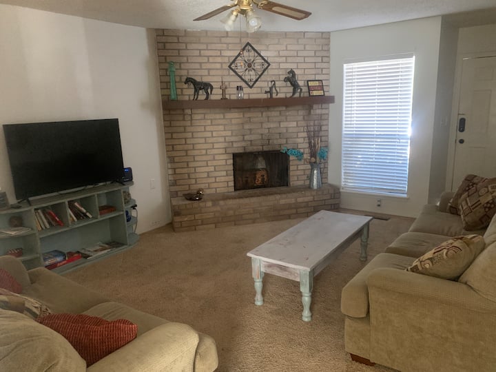 Cheerful Catoosa Hills Bungalow - Tulsa, OK