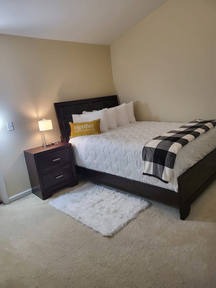 A Clean Comfortable Room - Johns Creek, GA