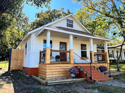 The Archer House - 1 block from Spring River!