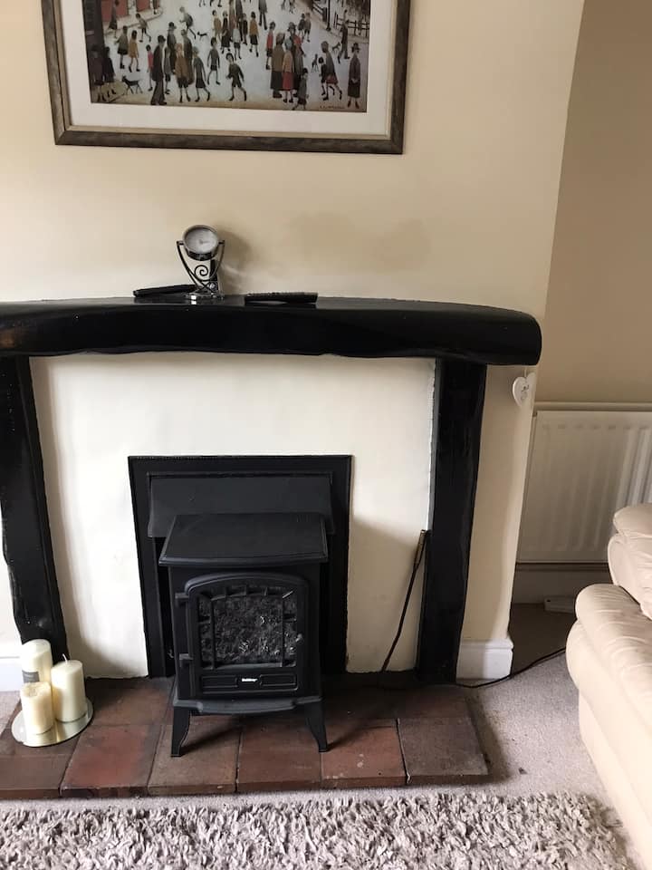 2 Bedroomed Cottage With Large Lawned Garden - Tarporley