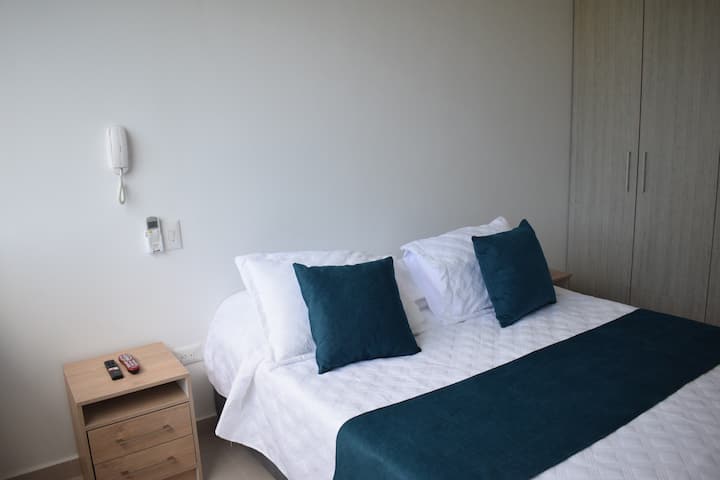 Dhoma e gjumit # 1: Krevat dopio "queen"/Smart TV/ A/C